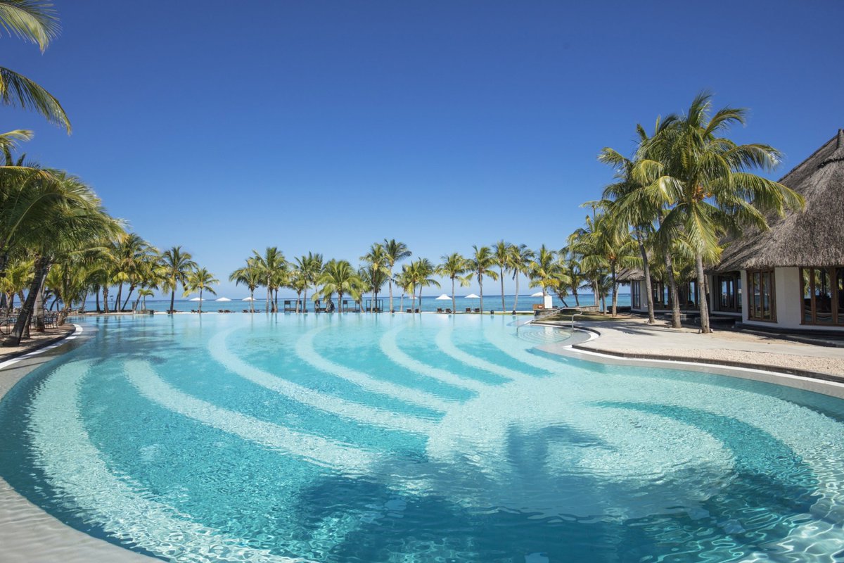 IslandStays's tweet photo. If you're dreaming of a luxury island escape where barefoot elegance meets natural beauty, consider one of Mauritius' most exceptional resorts: Dinarobin Beachcomber Golf Resort &amp; Spa. Located on the stunning Le Morne Peninsula, with the dramatic backdrop of Le Morne mountain. https://t.co/eBztcG1MwO