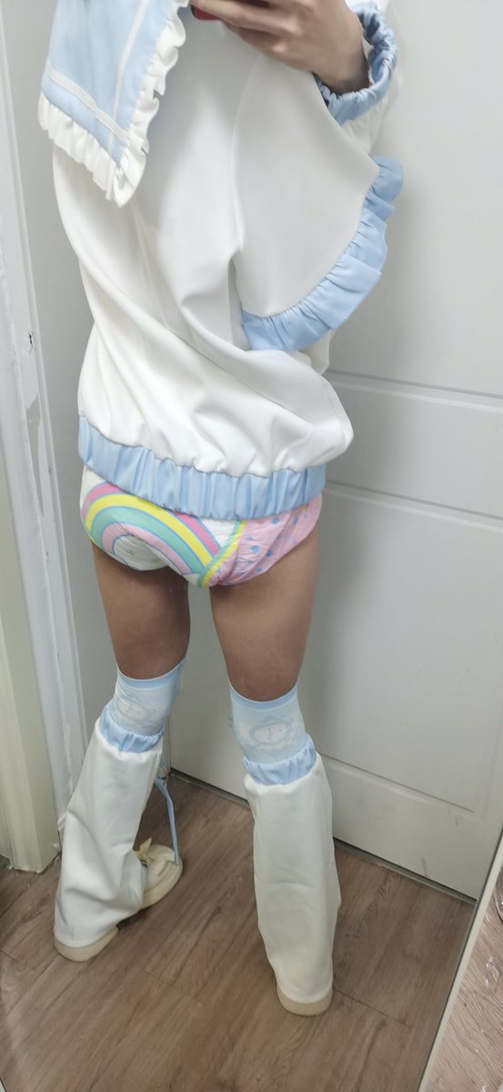 布布要尿湿了喵～
#伪娘 #可爱的男孩子 #diaper #ABDL #尿布 #纸尿裤 #地雷系 #丝袜 #露出