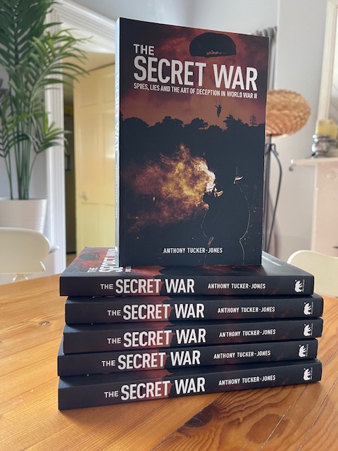 The Secret War

It's always very nice when the author's comp copies arrive and there is a sense of anticipation followed by a brief unboxing ceremony. Arcturus have done a fab job with it.