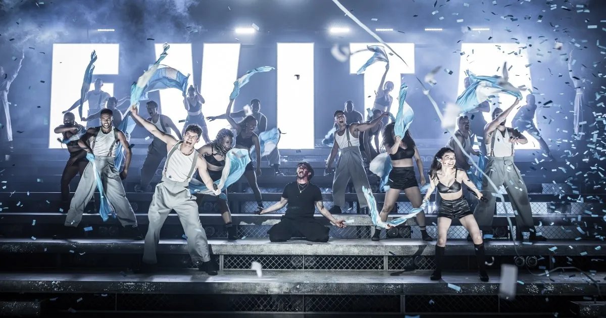 @LondonTheatre1 🦄 (@londontheatre1) on Twitter photo Evita - London Palladium
"... just go - you will have an evening to remember for a long time! <a href="/johngro26162901/">john groves</a> londontheatre1.com/reviews/evita-… Evita - London Palladium
"... just go - you will have an evening to remember for a long time! <a href="/johngro26162901/">john groves</a> londontheatre1.com/reviews/evita-…