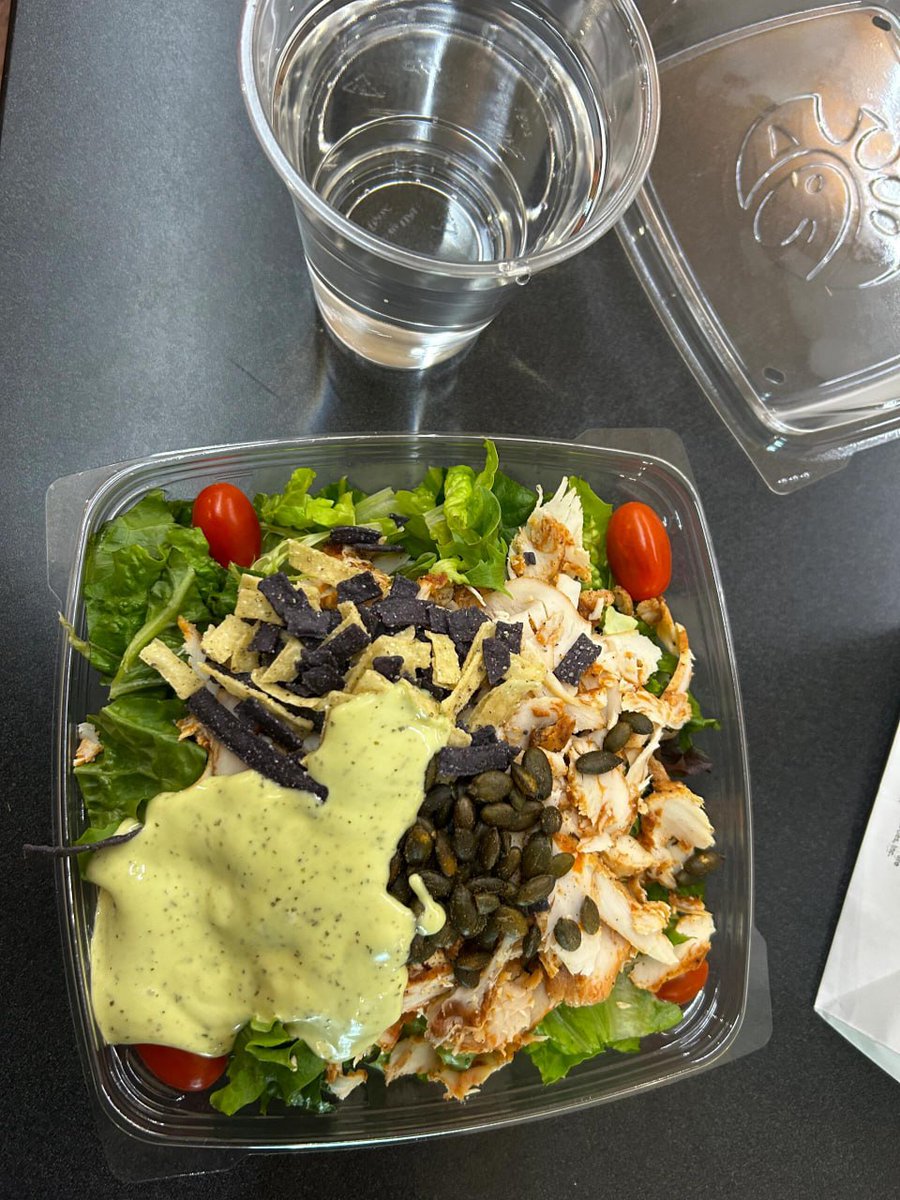 Thanks to my colleague for buying me a delicious fat-reducing meal (chicken breast salad)🥰🥰