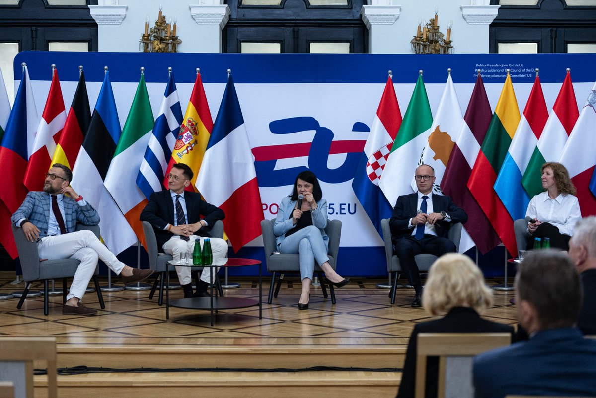 Polska prezydencja w obszarze zdrowia to sześć miesięcy intensywnej pracy, dialogu i współpracy na rzecz zdrowszej i bezpieczniejszej Europy. 🇵🇱 🇪🇺

Pokazaliśmy, że zdrowie to fundament bezpieczeństwa, a nie tylko jego uzupełnienie. W Ministerstwie Zdrowia odbyło się spotkanie