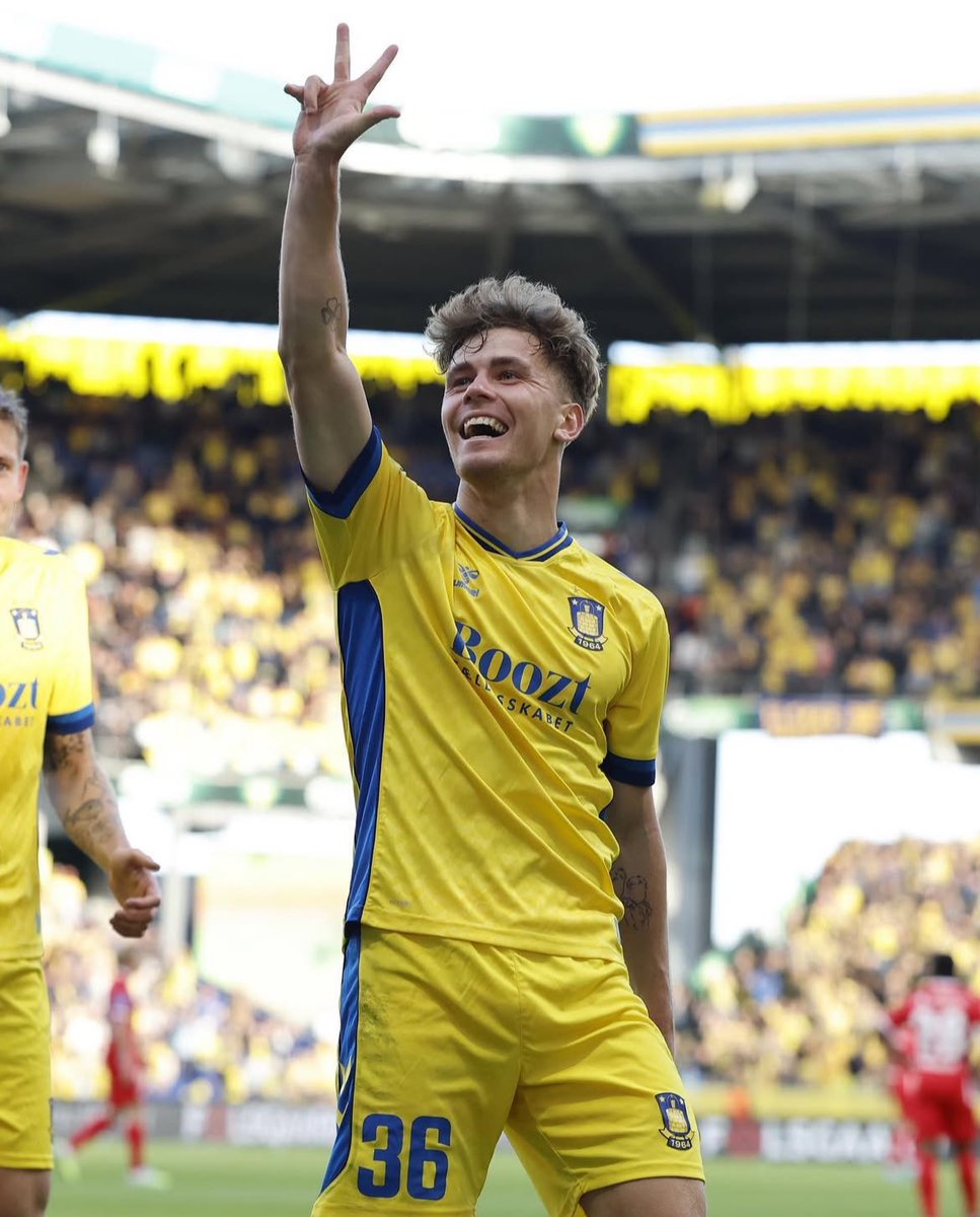 AM02BB's tweet image. #KvistgaardenLensois
Vient la Uhtred🔴🟡