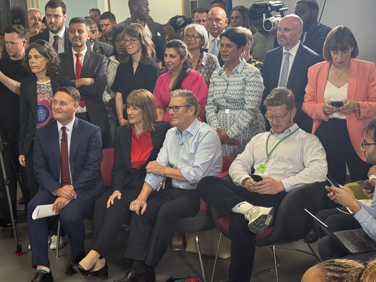 Caribbean & African Health Network (@cahn_uk) on Twitter photo Our chief executive <a href="/charleskod/">Charles Kwaku-Odoi DL MFPH</a> DL joined PM <a href="/Keir_Starmer/">Keir Starmer</a> , Health Secretary <a href="/wesstreeting/">Wes Streeting</a> MP & Chancellor <a href="/RachelReevesMP/">Rachel Reeves</a> at today's NHS 10 Year Health Plan launch alongside community members, government representatives & healthcare professionals.
#CAHN & #APPGBlackHealth Our chief executive <a href="/charleskod/">Charles Kwaku-Odoi DL MFPH</a> DL joined PM <a href="/Keir_Starmer/">Keir Starmer</a> , Health Secretary <a href="/wesstreeting/">Wes Streeting</a> MP & Chancellor <a href="/RachelReevesMP/">Rachel Reeves</a> at today's NHS 10 Year Health Plan launch alongside community members, government representatives & healthcare professionals.
#CAHN & #APPGBlackHealth