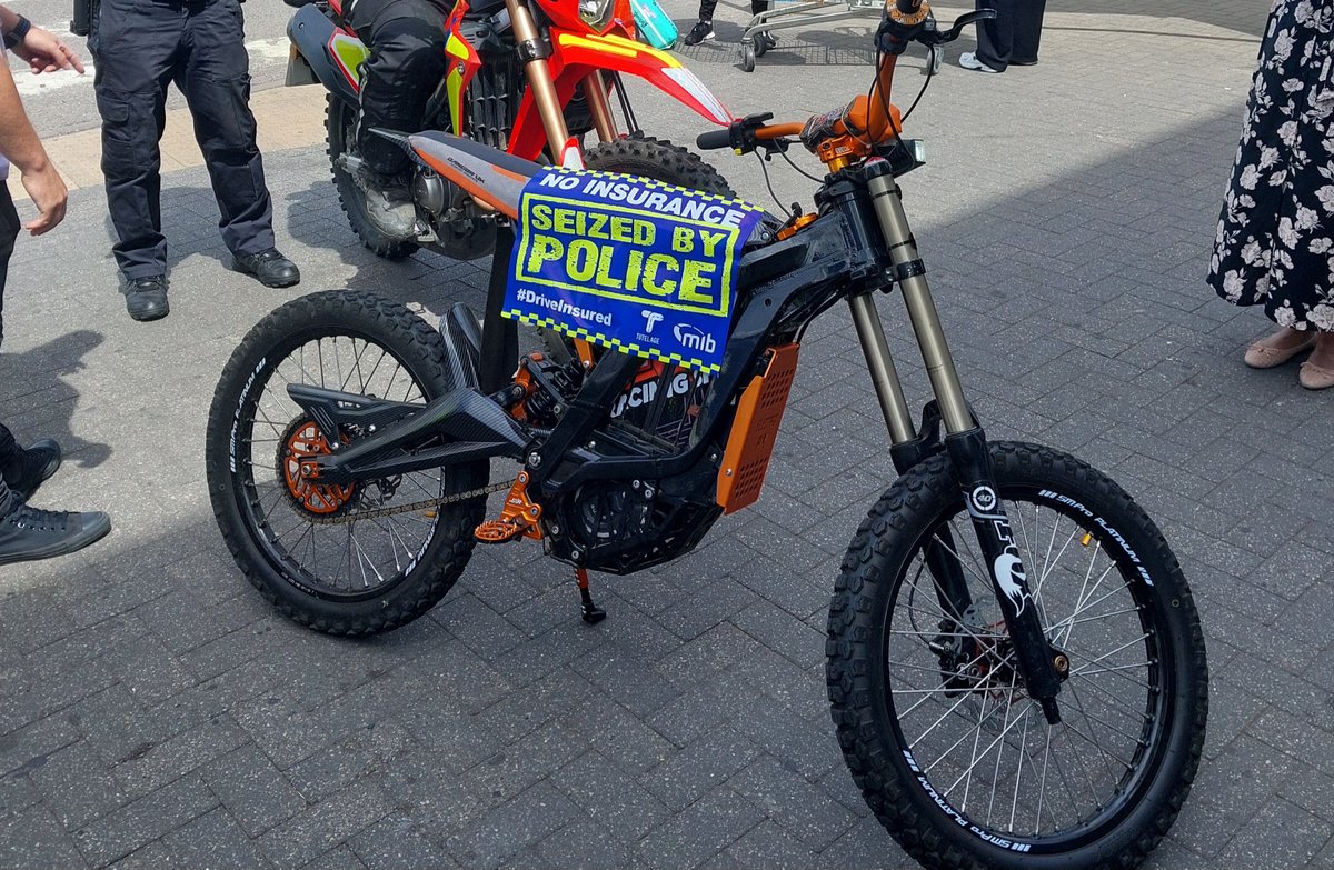 StechfordWMP's tweet image. #YOUSAYWEDO
Stechford NHT have conducted a speed enforcement operation today on FLAXLEY ROAD
9 drivers in total are being prosecuted for speeding offences
2 for not wearing a seatbelt
1 for having no MOT.
Illegal off road bike was also pursued and seized, driver prosecuted.
