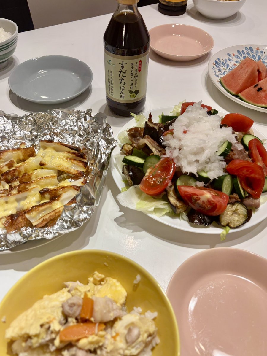 obakeusako's tweet photo. ヘルシオで揚げなすと豚肉焼いておろしポン酢サラダに！
ホットクックは親子丼。あとちくわマヨ焼き。 https://t.co/BN2i0pfuSm