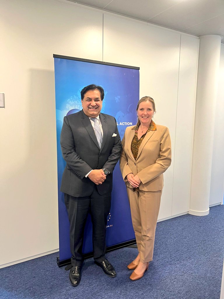 Ambassador <a href="/rahimhayat/">Rahim Hayat Qureshi</a> met the Chair of Political and Security Committee of EU, Ambassador Delphine Pronk @FienBZ. During the meeting discussed:

📍🇵🇰🇪🇺engagements 
📍Global and regional peace and security situation
📍Importance of dialogue to resolve all outstanding issues
