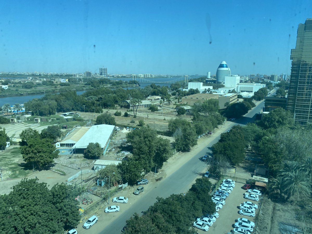 تبرع كريم..
السيد والي الخرطوم.. أضع تحت تصرفكم -مبدئيا- (واحد مليار دولار) لبناء العاصمة على أفضل المعايير العصرية..  خلال عام واحد ( 365 يوما)..