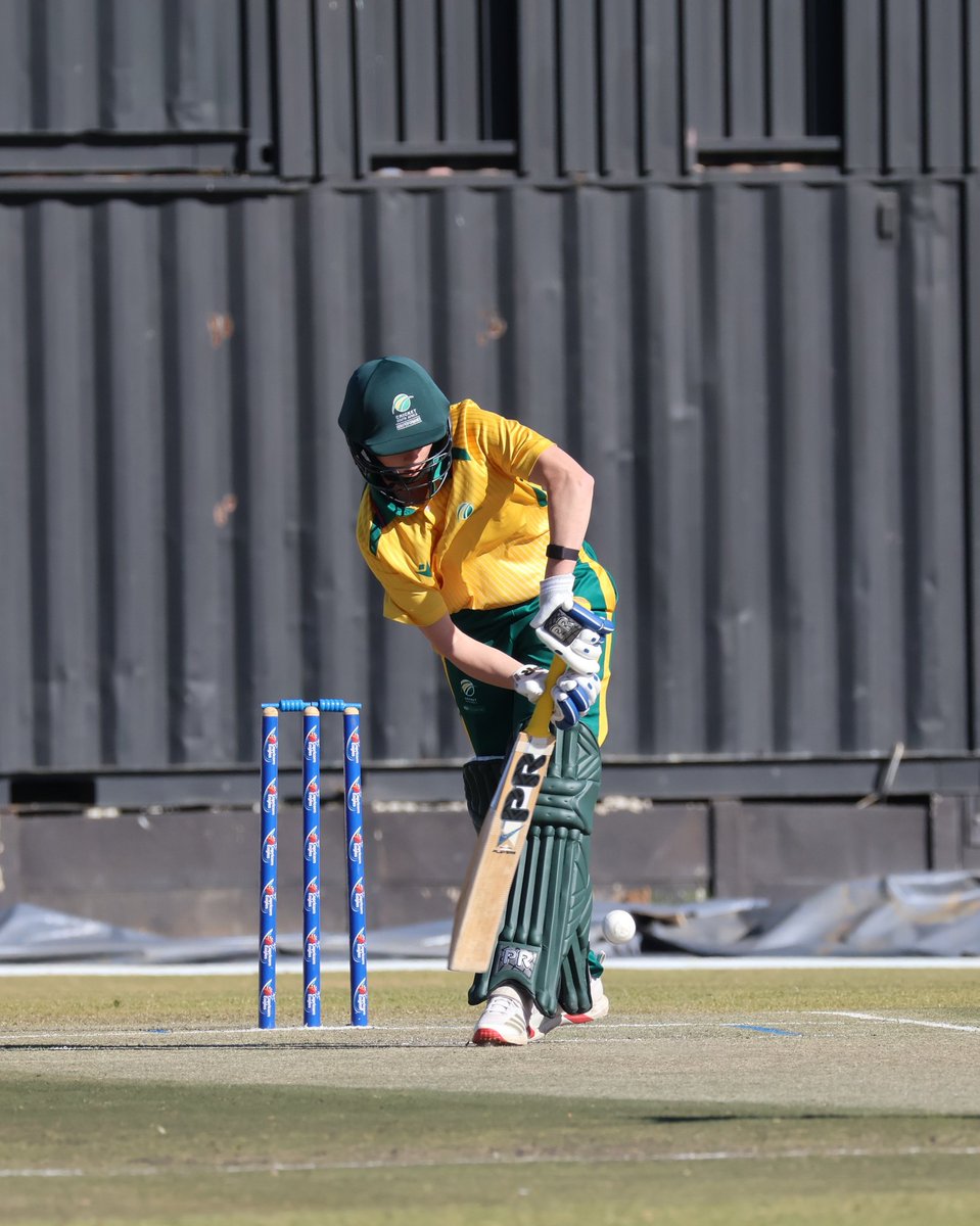 🚨 MATCH RESULT 🚨

SA Emerging Women clinched the second T20 by 6 wickets to take control of the series! 🏏🔥

A superb collective effort with the ball saw Reyneke, Wyngaard, and Nzuza all among the wickets, restricting the Capricorn Eagles to 121/7 👏.

In response, Simoné