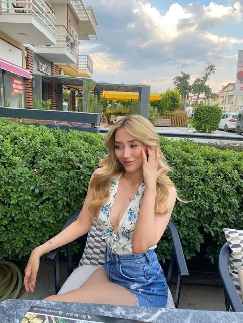 AnnaJohnson700's tweet photo. A moment of peace and good times on a warm morning A cozy atmosphere, a charming smile that makes every moment special May every day be filled with sunshine and good vibes! 😊🌿 https://t.co/5b9L8LjqaH