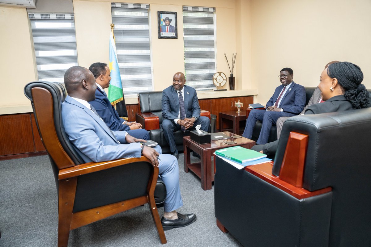 Vice President Dr. Benjamin Bol Mel today met with a high-level delegation from IGAD, led by Executive Secretary H.E. Dr. Workneh Gebeyehu, to explore deeper cooperation between South Sudan and the regional bloc. The meeting was also attended by Hon. Amb. Monday Semaya Kumba,