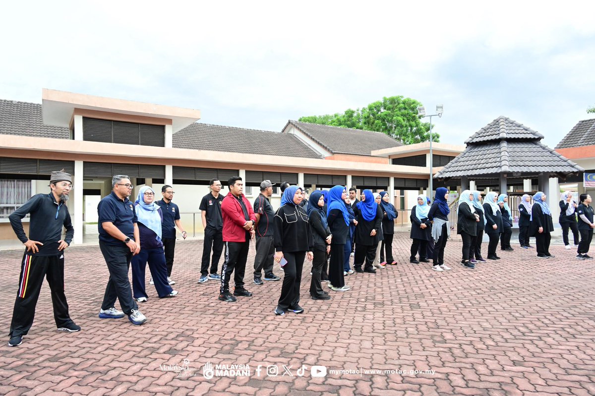 Program CSR melibatkan seramai 43 orang ahli AKRAB dan warga MOTAC serta 50 orang peserta terdiri daripada kanak-kanak OKU dan kakitangan TSH.

Klik facebook.com/share/p/15fLBo…

#MyMOTAC #TaatSetia
#MySeniBudaya
#MalaysiaTrulyAsia #VM2026
#RancakkanMADANI
#MADANIIhsan
#MalaysiaMADANI