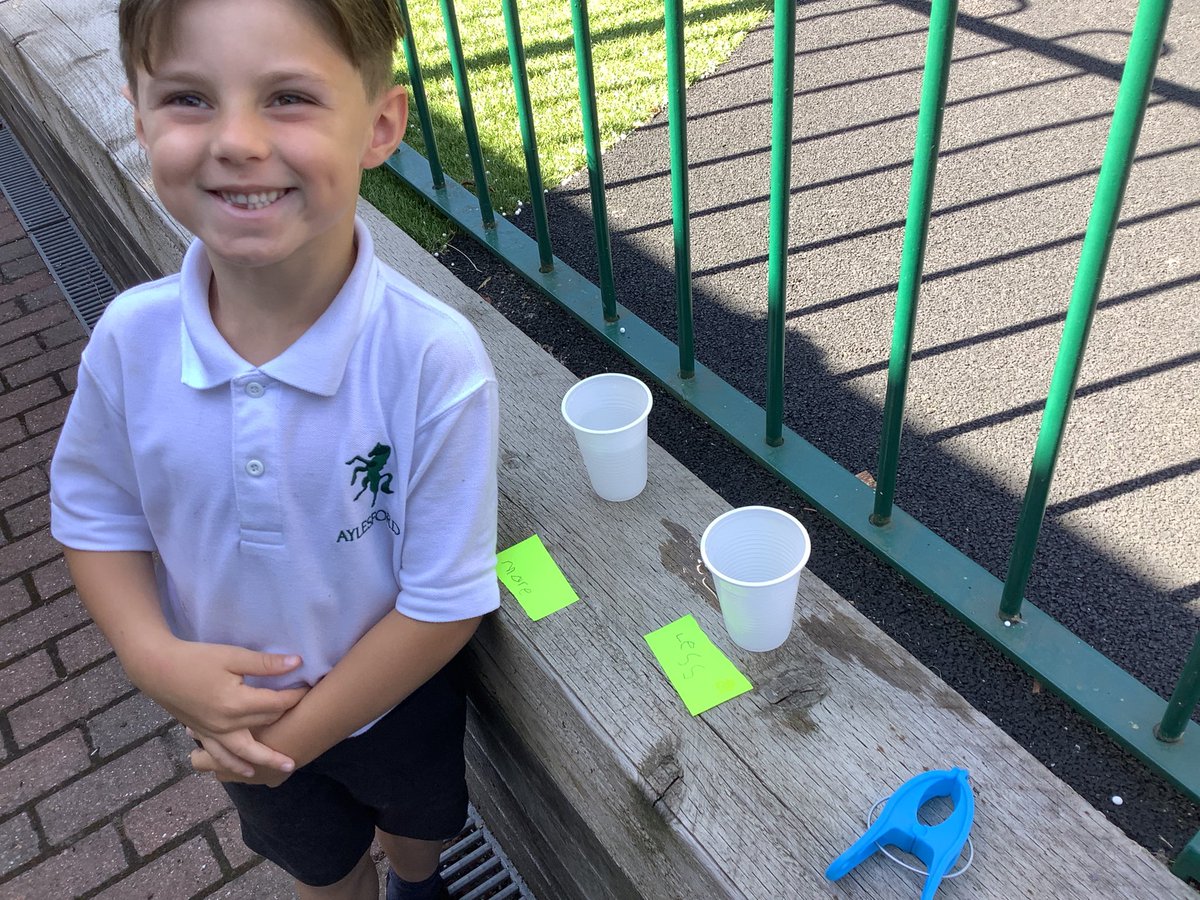 Elm Class had a fantastic time exploring capacity in today’s maths lesson! We used water play to practise comparing amounts using the words ‘more’ and ‘less’ 💧
