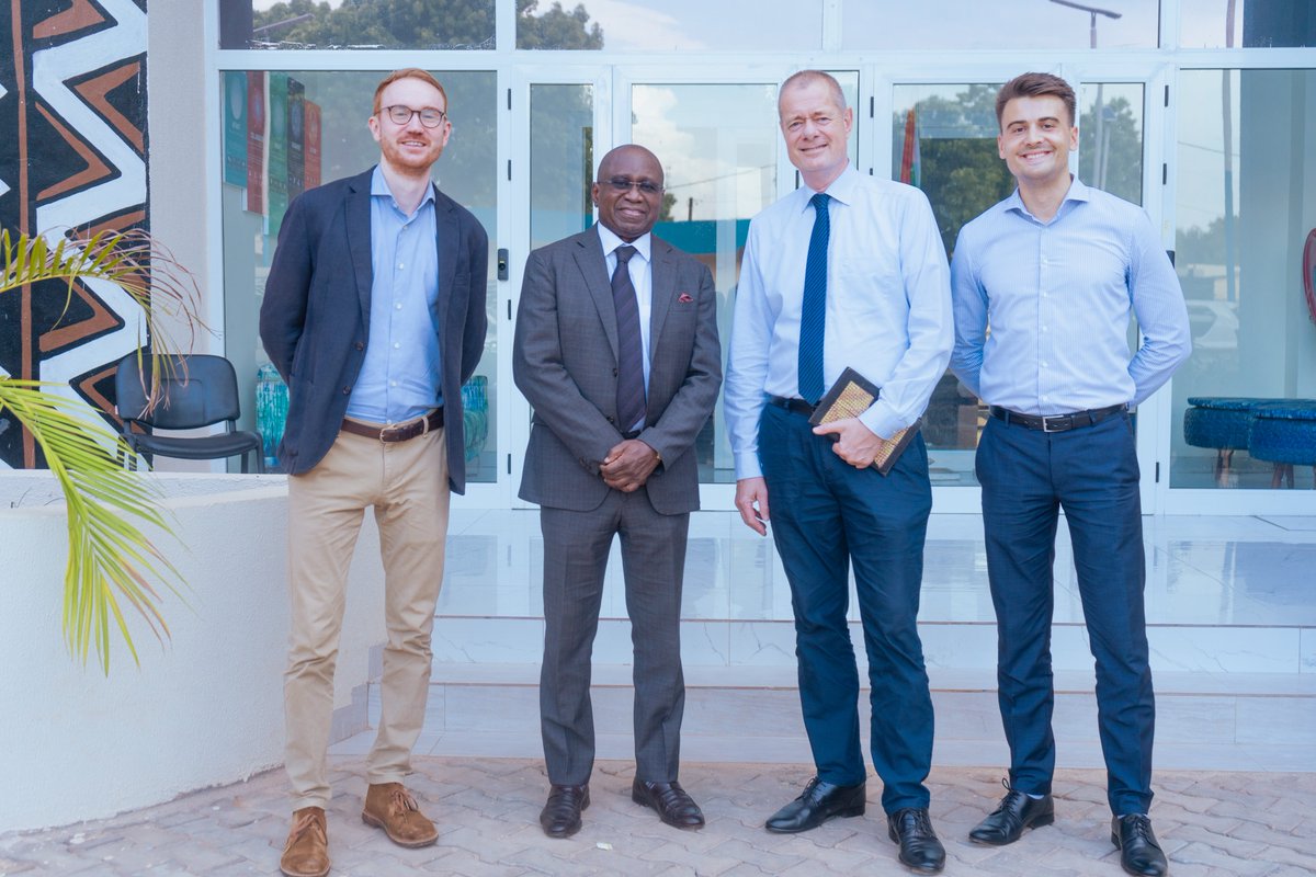 SoryOuane's tweet image. Heureux d’avoir accueilli S.E. Dietrich Becker et M. Freischlader!
L’Allemagne est un partenaire clé qui soutient nos efforts pour le développement durable et l'assistance humanitaire au 🇧🇫
Merci ! pour cet engagement continu pour des solutions concrètes pour les plus vulnérables