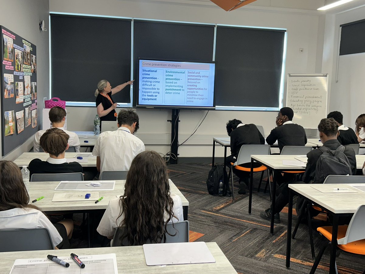 Haringey6thForm's tweet image. Many thanks to @ParkView_school Year 10 students for coming to #TeamHaringey6 for a taster day, we hope you enjoyed seeing our facilities as well as trying out the different subjects #FutureStudents #H6Experience #MoreThanACollege #Ambition #Resilience #Success