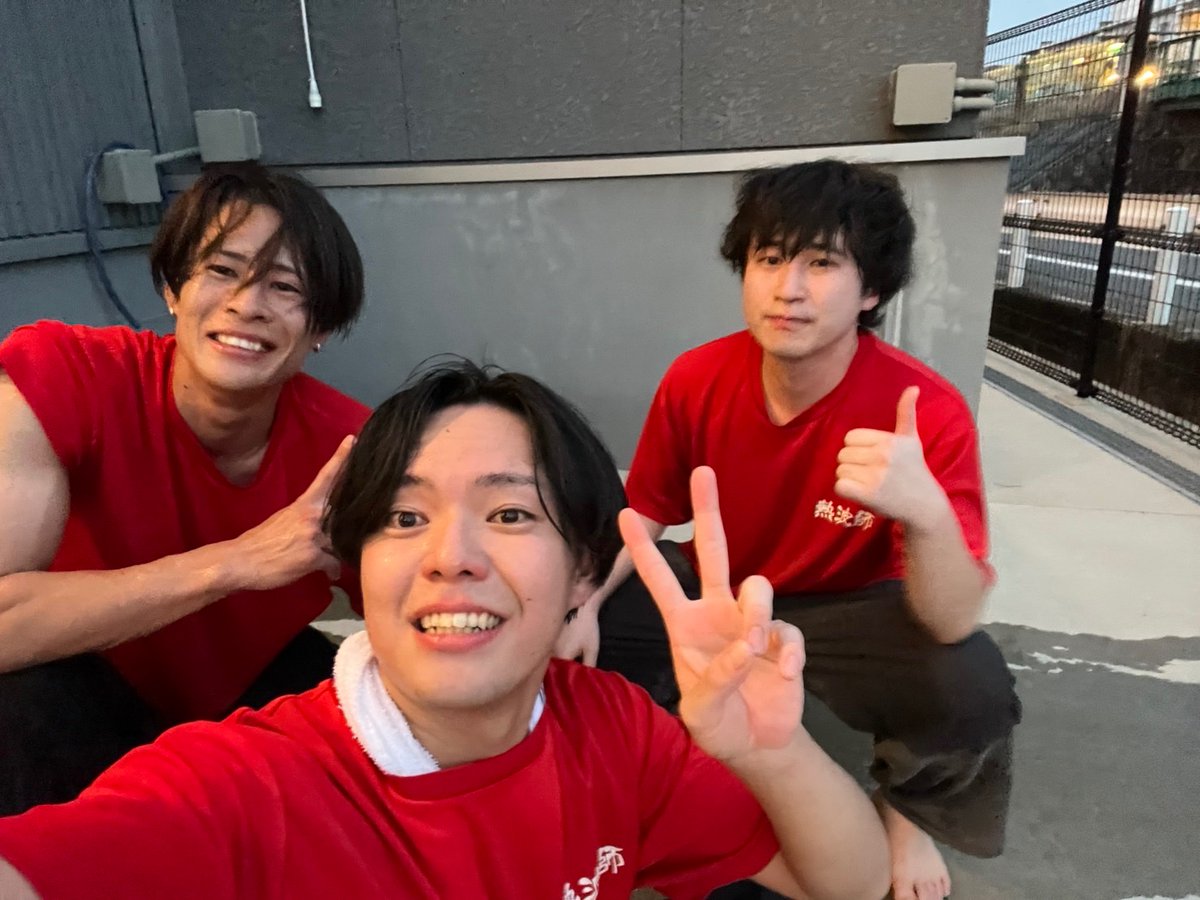 昨日は関東に旅立つ前にともひろさんがこもれびに遊びにきてくれました！！！
もう行く前に会う機会ないかなって思ってたので最後に3人で扇げて楽しかったです🙂‍↕️
関東でも輝く姿を期待してます✨
がんばれともHERO🦸