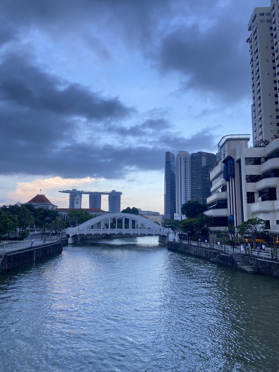 ラピュタの竜の巣みたいな雲を発見しました☁️
Singaporeへ☺️

#ayuasiatour2025