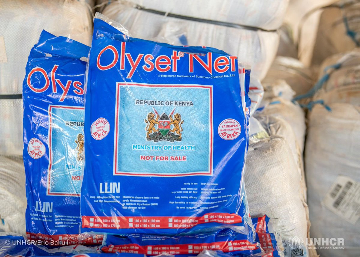 UNHCR_Kenya's tweet image. Thousands of refugee and host community families in Kakuma can sleep safer every night thanks to @MOH_Kenya ‘s donation of 140,000 insecticidal nets protecting the most vulnerable from malaria and other mosquito-borne diseases.