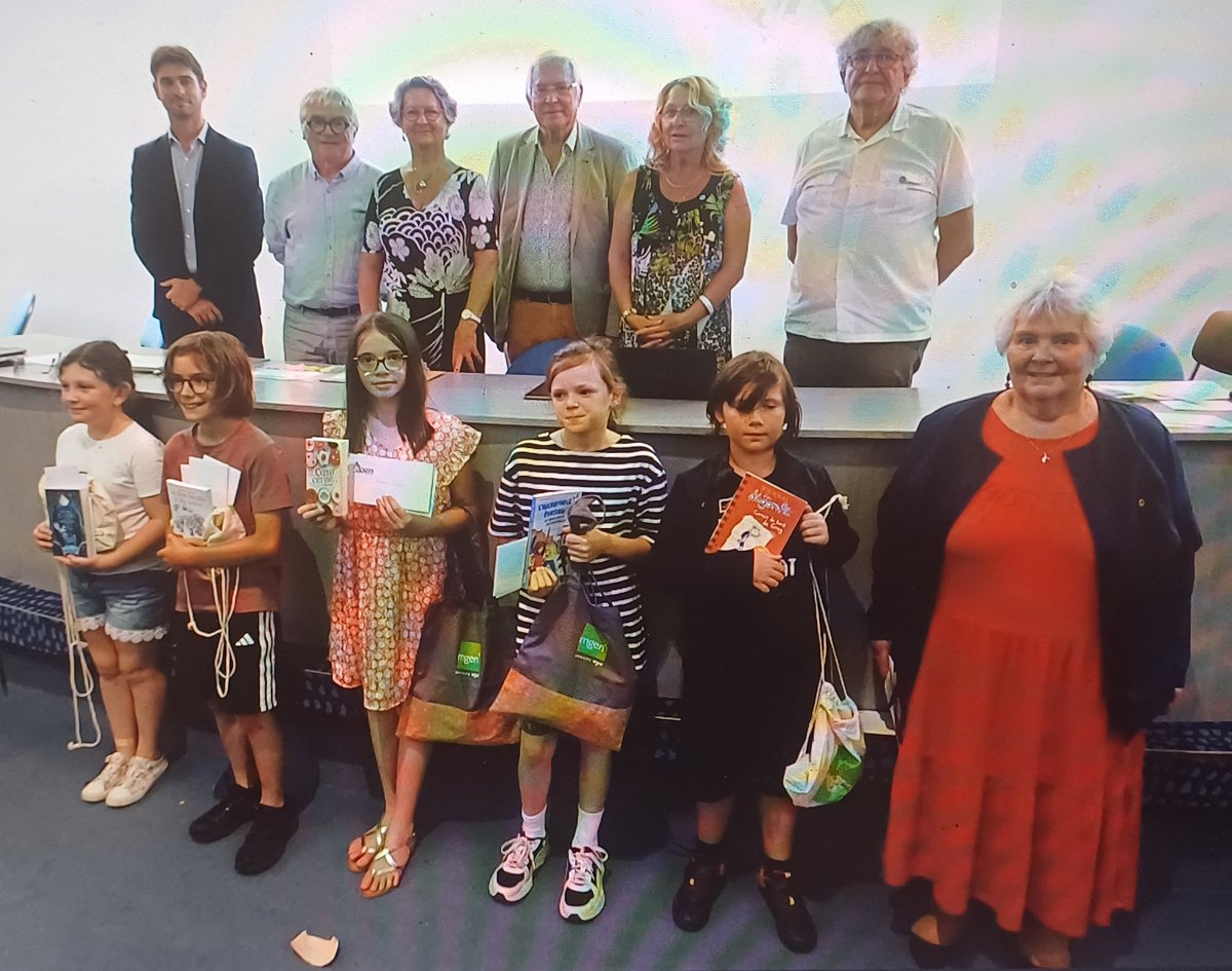 Remise des récompenses aux 8 lauréats et aux 4 coups de cœur des petits champions de la lecture <a href="/dsden61/">DSDEN61</a>
➡️  81 classes engagées
➡️  4 finales réalisées sous un format d'émission numérique 
➡️  1 finale départementale 
✅️ En route vers la 14ème édition <a href="/championlecture/">Les Petits champions de la lecture</a>