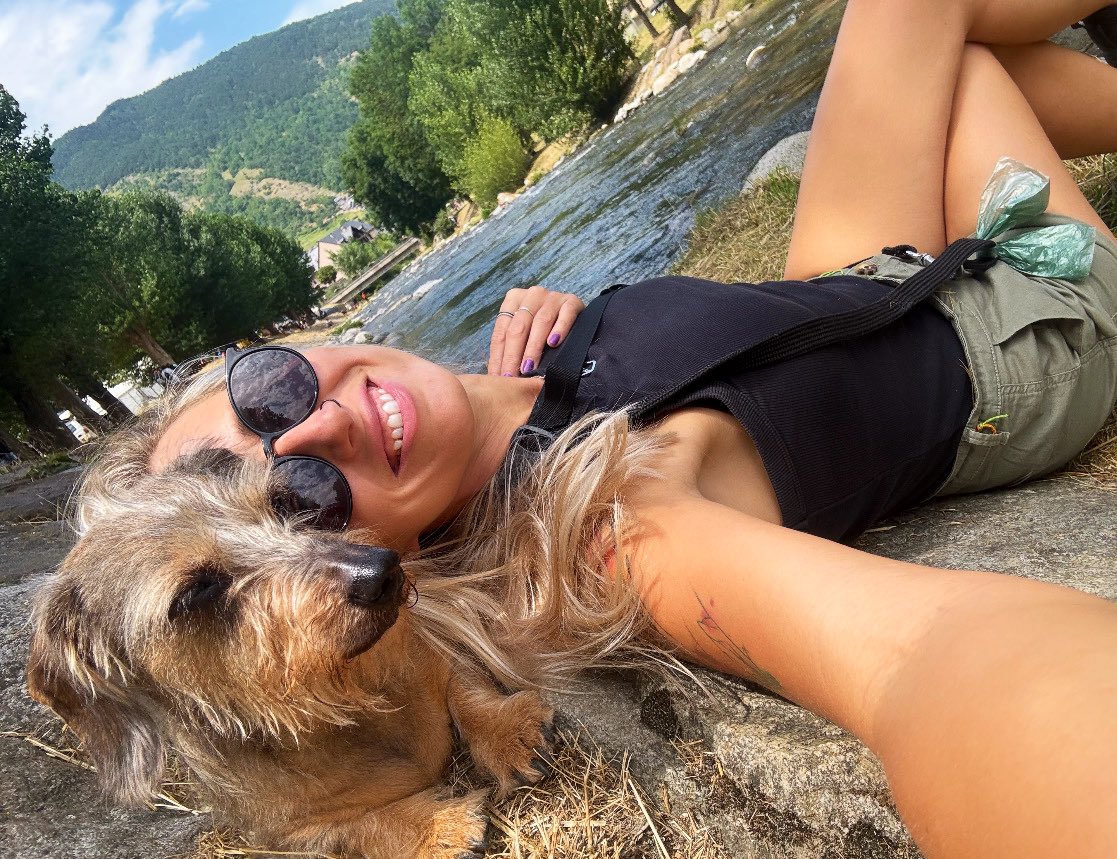 Nejlepší cestovatelský parťák! Ani jsem nevěděla, jak moc poslušný, klidný a všechny milující pes to může být. 
❤️Buď nesmrtelná. Prosím! #11letspolu