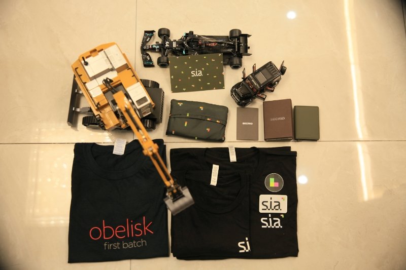 HsuSteven3's tweet photo. Thank you to @siafoundation for the awesome SWAG BOX! I love it. Thinking of it brings back great memories of the exciting Obelisk miner launch – what a pivotal moment! Wishing the #Sia network unprecedented growth and a phenomenally bright future. Keep innovating! https://t.co/EBF6TlR1hl