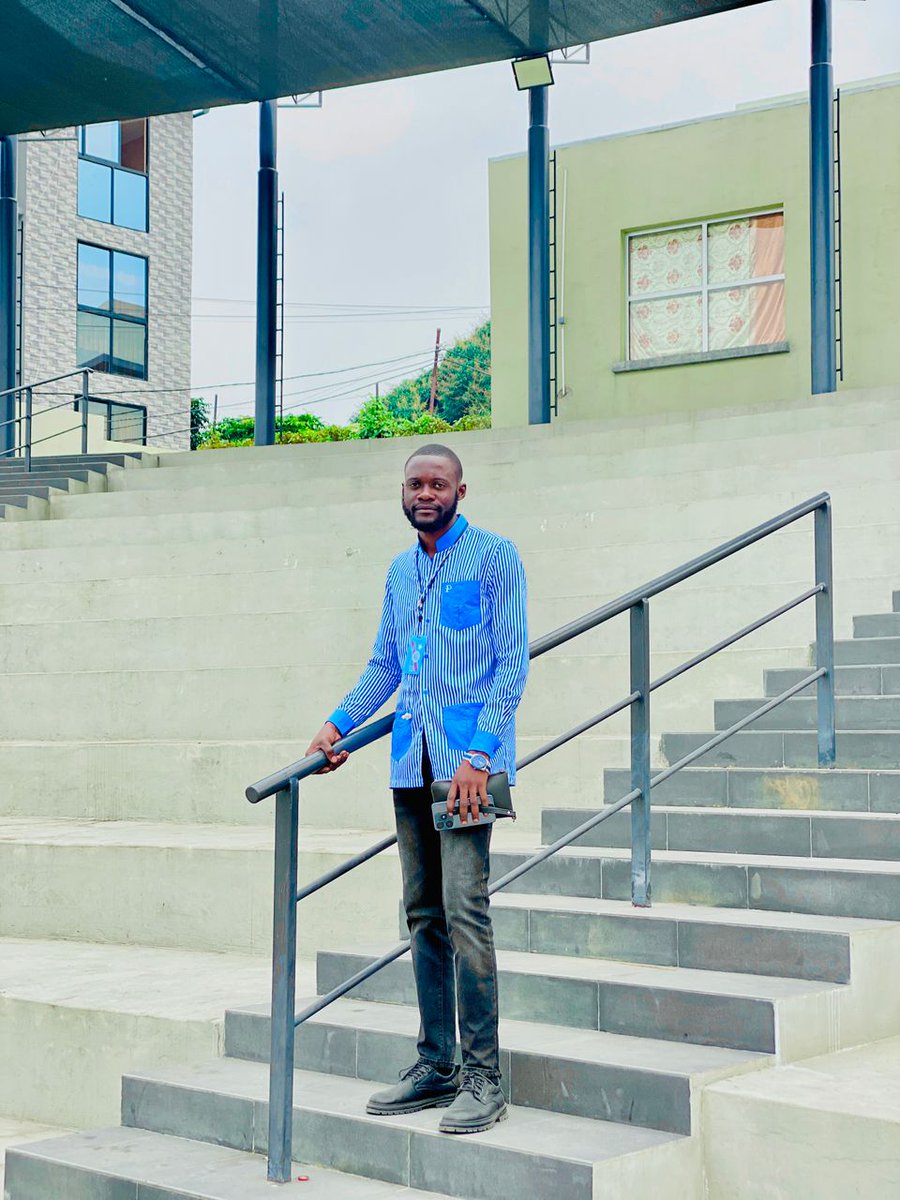 Mechackomba16's tweet photo. Amphithéâtre INBTP sous Kabila à gauche et sous fatshi à droite. Voilà la différence qui existe entre un Rwandais au pouvoir et un vrai Congolais. Bref Fatshi est un don du ciel. https://t.co/yDiUfUinnX