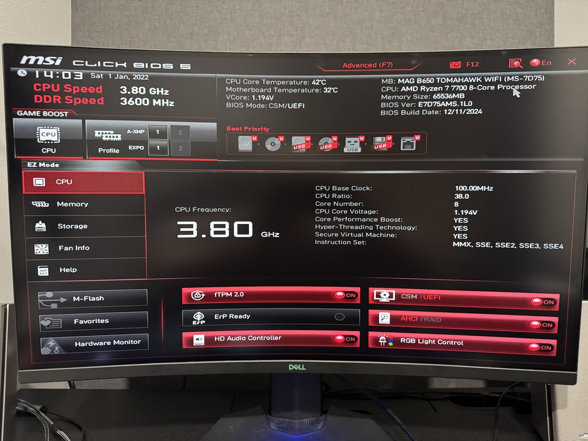 umiush1's tweet photo. めちゃくちゃ組みやすいPCケースだった。
勢いで綺麗に配線までしちゃったけど無事1発でBIOS起動したのでひと安心。 https://t.co/FkGmxWrhl5