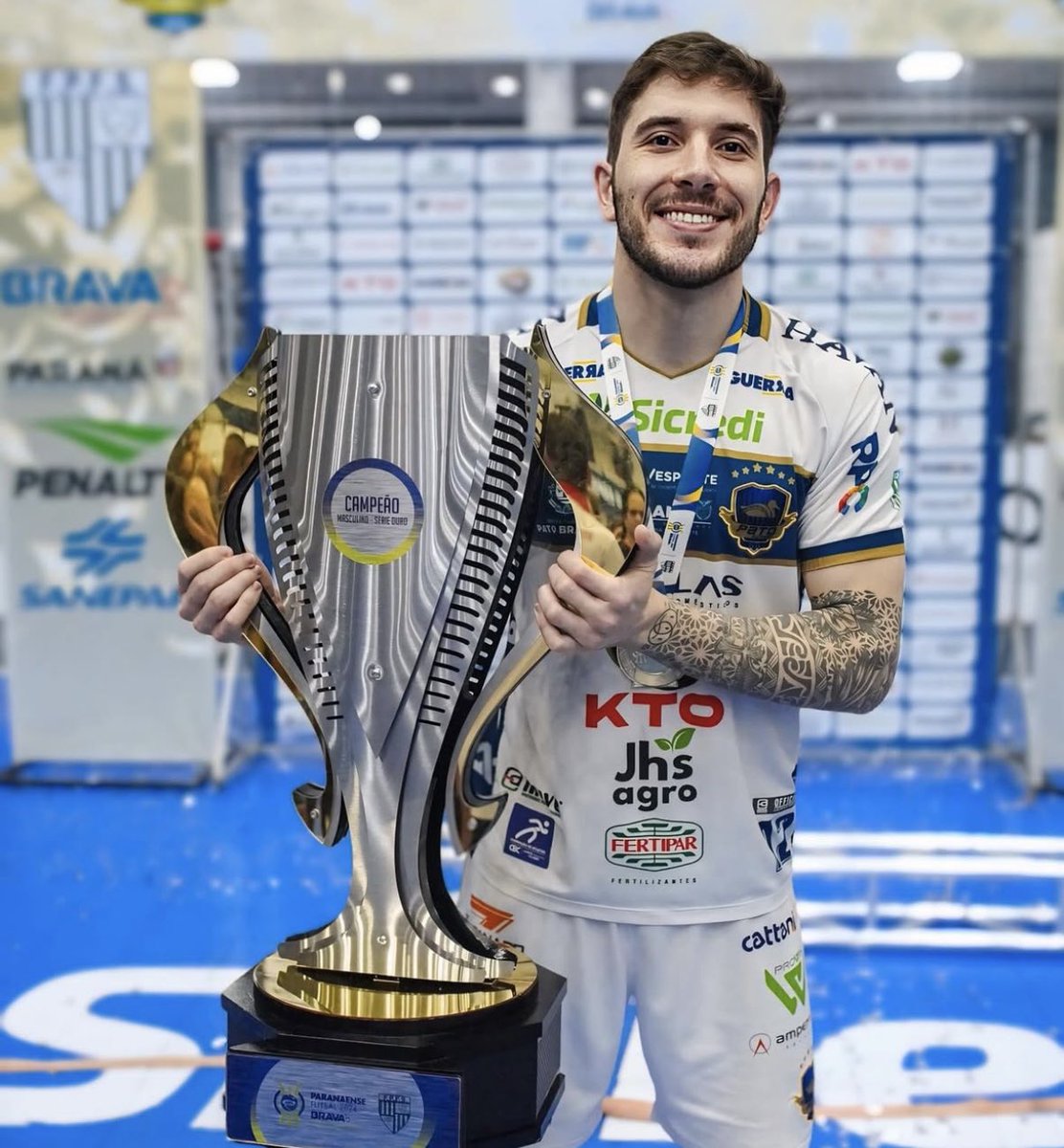 🚨 FICHAJE | O Parrulo Ferrol

Jhoy (procedente de Pato 🇧🇷) se convertirá en el ala zurdo que estaban buscando en Ferrol.

Refuerzo con desborde, pegada y proyección. En los próximos días lo deberían anunciar. ⚪ #Futsal #OParrulo