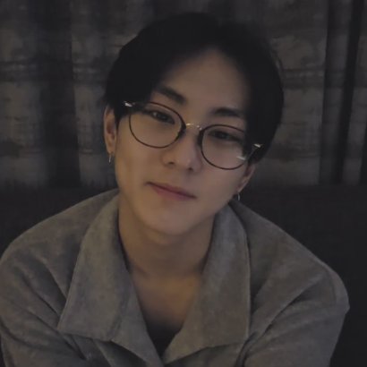 fatepdf's tweet image. jungwon in glasses gets me every single time