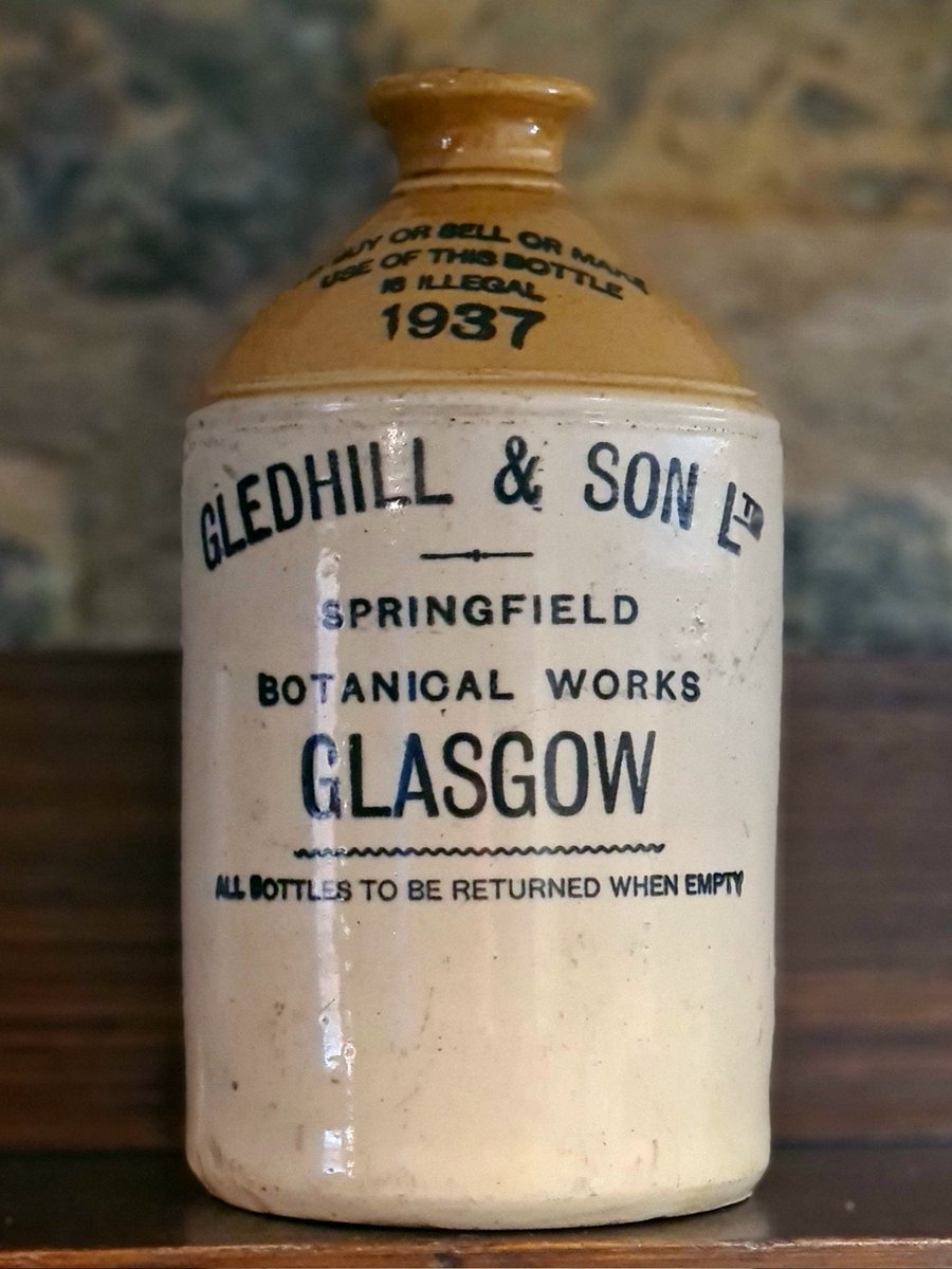 is_glasgow's tweet photo. Stoneware flagon from the Springfield Botanical Works on display in the Provand's Lordship in Glasgow. So far, I haven't been able to track down what the Springfield Botanical Works was.
#glasgow #glasgowhistory #provandslordship #stoneware #pottery #flagon https://t.co/GoDW4uQfQg