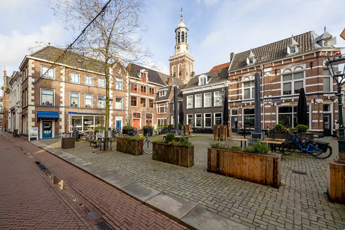 Het college van burgemeester en wethouders heeft het definitieve ontwerp voor de herinrichting vastgesteld. Het plein wordt na de herfstvakantie ingericht met meer groen: kampen.nl/botermarkt-wor…
