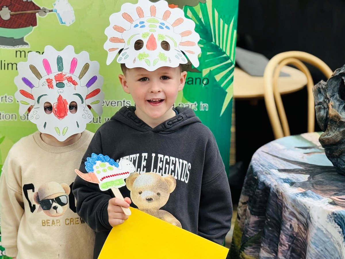 ClydeShopping's tweet image. 🦕🦖Grrreat fun had today at the Dino Discovery Workshop🦕🦖 @ClydeShopping 

Why not save the date for Clyde&apos;s BIG Summer Art Bash on Saturday 5th July, 12-3pm for the Summer Sand Art Workshop 🐚🐚
#ClydesSummerArtBash #whatsonclydebank #funforallthefamily