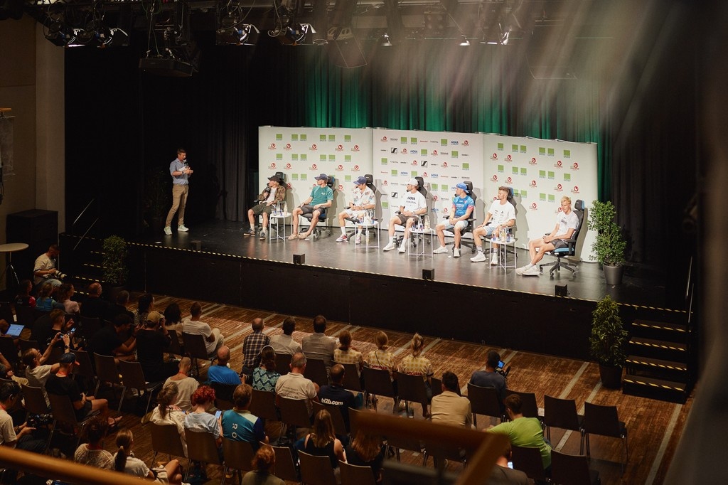 Challenge Family tweet media