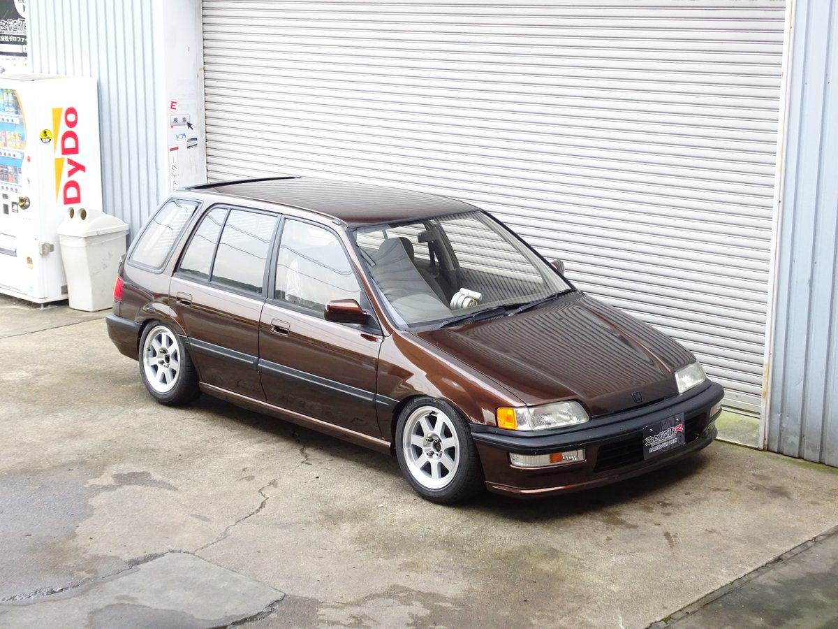zerofighter884's tweet photo. 連投第5弾！EFシビックシャトル B16B+5MT換装 USDM/JDMベース車両！

グランドシビックなのに平成7年式と言う高年式なシビックシャトル入庫！
フロントバンパーはEF9シビックのものを流用！
エンジンはEK9シビックタイプRのB16B-VTECエンジンとS4Cミッション換装！
ついでにEK9シビックタイプR純正メーターも換装。
ちょっと変態チックなシビックワゴンに乗ってみませんか？
改造多数でお買い得な1台です！
USDMやJDMのベースにもオススメです！

詳しくはこちら
⇒ https://t.co/arndCVQ3JI 

#ゼロファイター
#シビック
#シビックシャトル
#シビックプロ
#シビックワゴン
#中古車販売
#シビック売ります
#グランドシビック
#B16B換装
#5MT換装
#USDM
#JDM