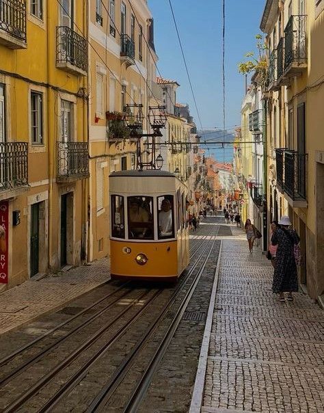 MozartCultures's tweet photo. Lisbon yellows https://t.co/C4hZaRgUhQ