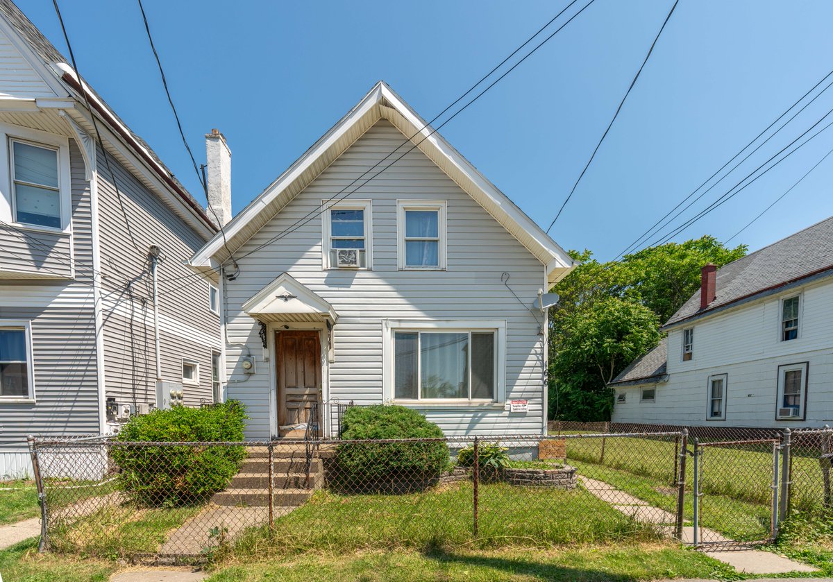 TheGiambraTeam's tweet photo. Discover 166 Elk St, a unique dual-home property perfect for multi-gen living or rental income! ✨ Fully updated with modern features &amp; a private fenced lot.
📅 Open House: Sat, July 5th, 11 AM - 1 PM
💰 Offers due: July 11th
See more: https://t.co/saE7e2nigv https://t.co/6dfwq8Q3Vz