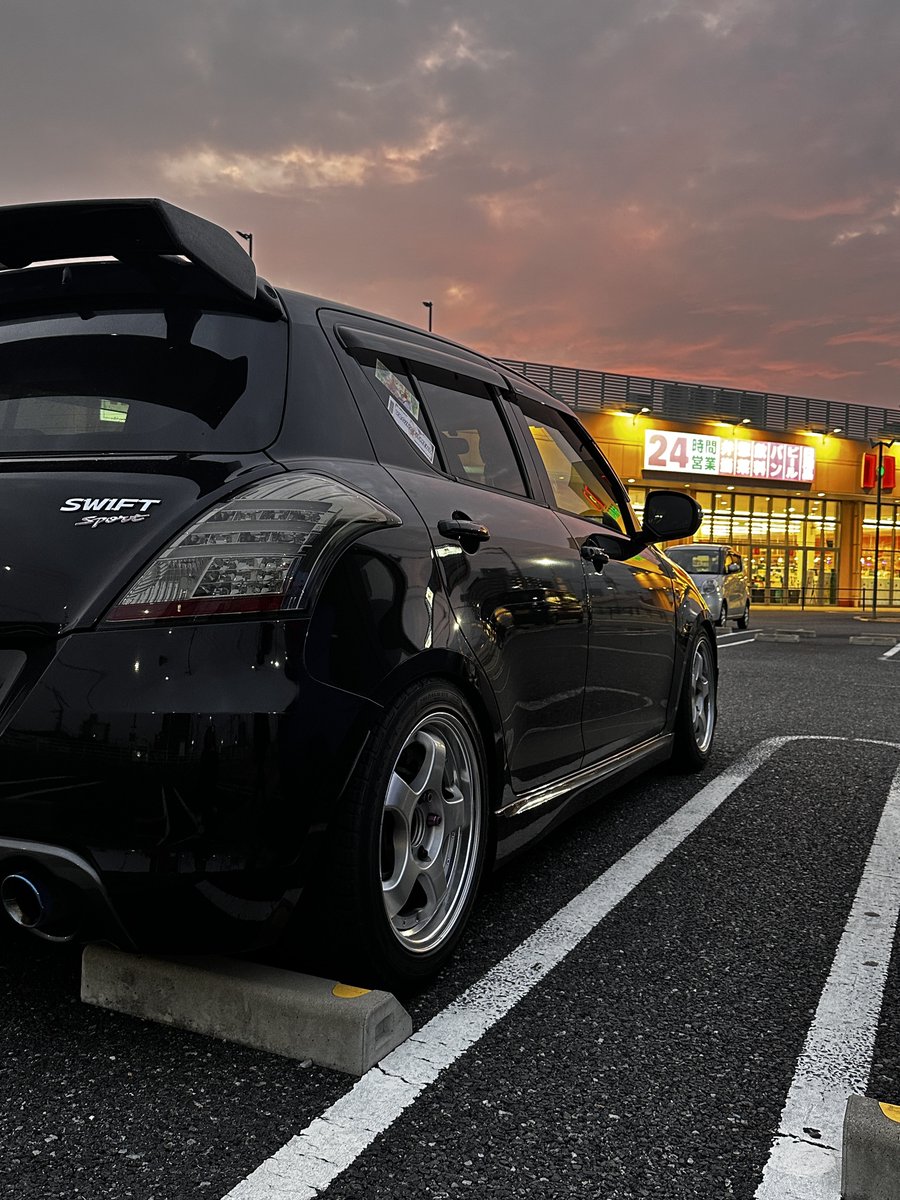 本日20歳になりました！
20代の幕開けです。
10代で仲良くしてくださった皆様ありがとうございました！
これからも仲良くして頂けると幸いです
今はスイフト1台ですが頑張って行きます！