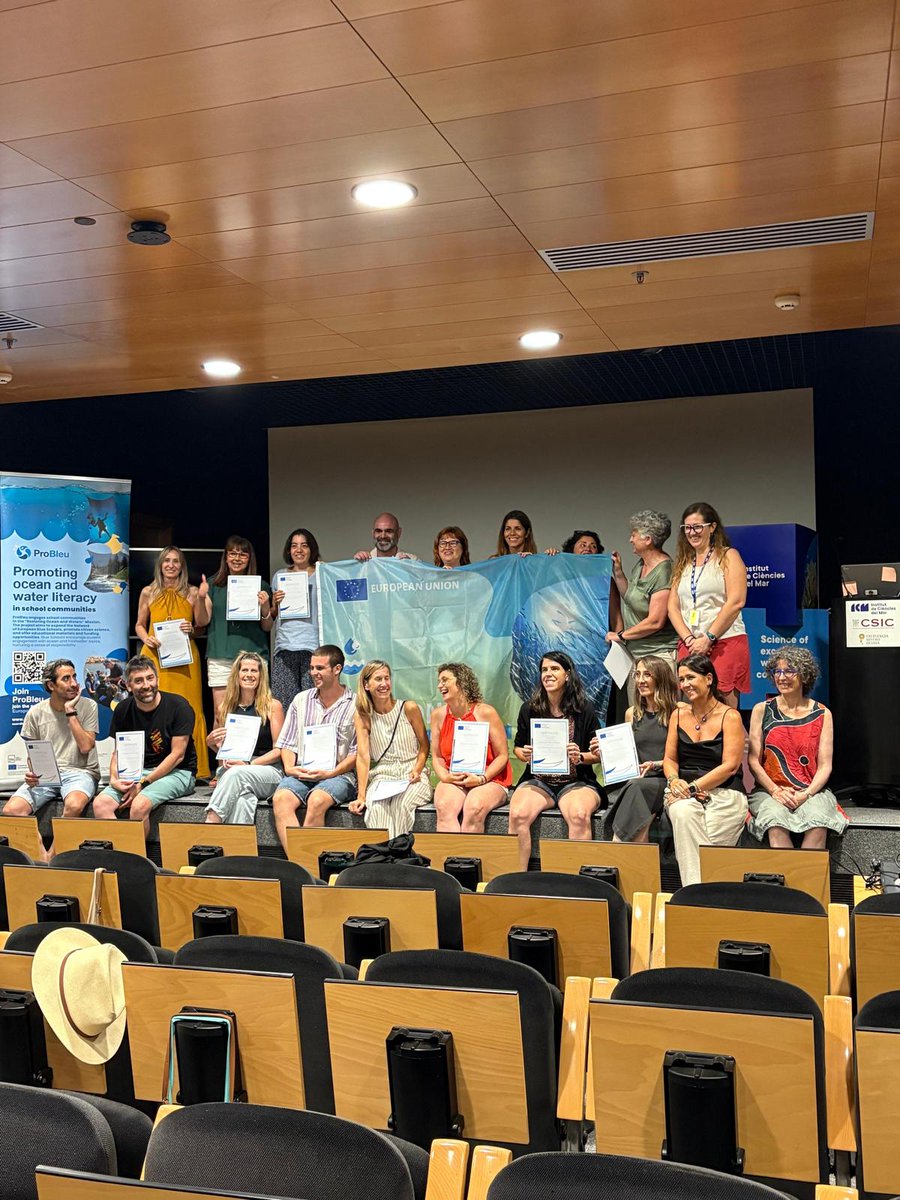 EscSantJordi's tweet photo. Jornada de les Escoles Blaves a l'@ICMCSIC. Formació, grups de treball i tast de recursos per treballar a les escoles.
@pro_bleu
@educaciocat 
#oceanliteracy
#ciènciaciutadana https://t.co/fUOAVMn0Gu