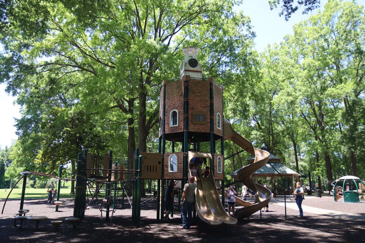 🌟 Heads up! Ridge Ferry Park will close this evening for event prep. Don’t worry, we'll be back tomorrow at 4 p.m.! See you then! 🎉✨