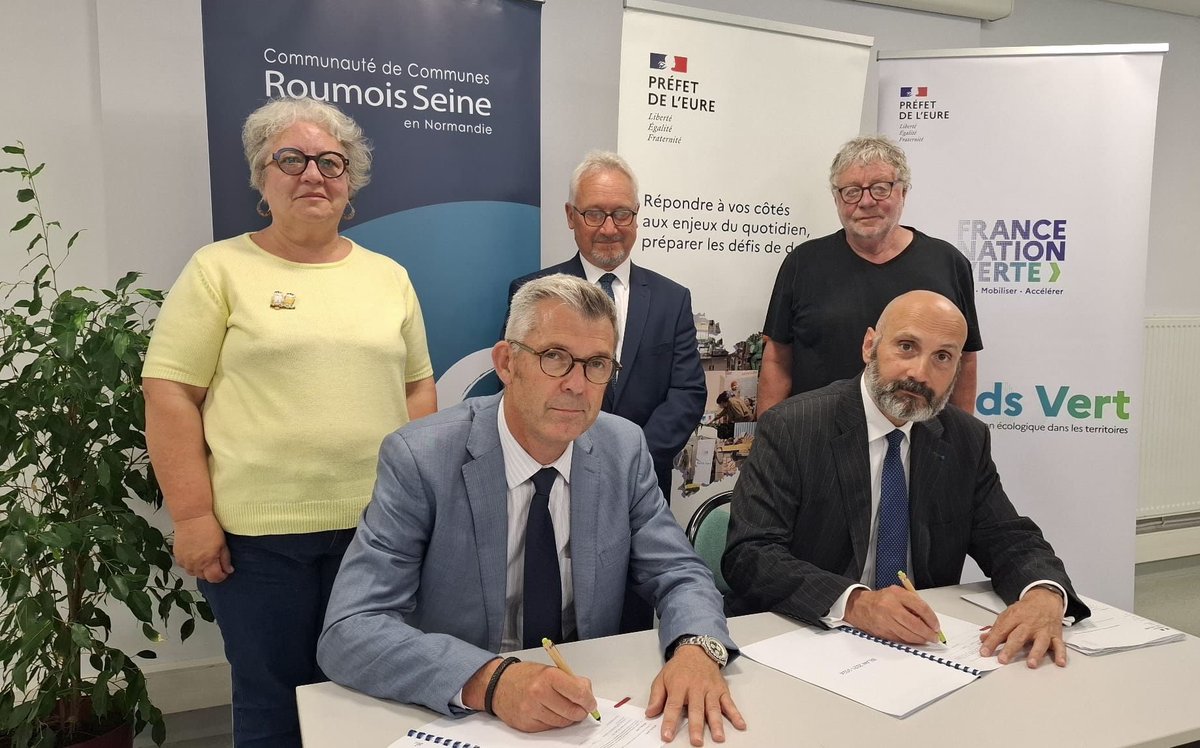 Préfet de l'Eure (@prefet27) on Twitter photo #FranceNationVerte | À Bourg-Achard, signature du CRTE 🌱pour accompagner les projets de l’intercommunalité <a href="/RoumoisSeine/">Roumois Seine</a> en cohérence avec les objectifs de #TransitionÉcologique
🤝37M€ pour l’aménagement d’un centre-bourg 🏠, rénovations d’écoles🏫, liaisons cyclables🚴, etc. #FranceNationVerte | À Bourg-Achard, signature du CRTE 🌱pour accompagner les projets de l’intercommunalité <a href="/RoumoisSeine/">Roumois Seine</a> en cohérence avec les objectifs de #TransitionÉcologique
🤝37M€ pour l’aménagement d’un centre-bourg 🏠, rénovations d’écoles🏫, liaisons cyclables🚴, etc.