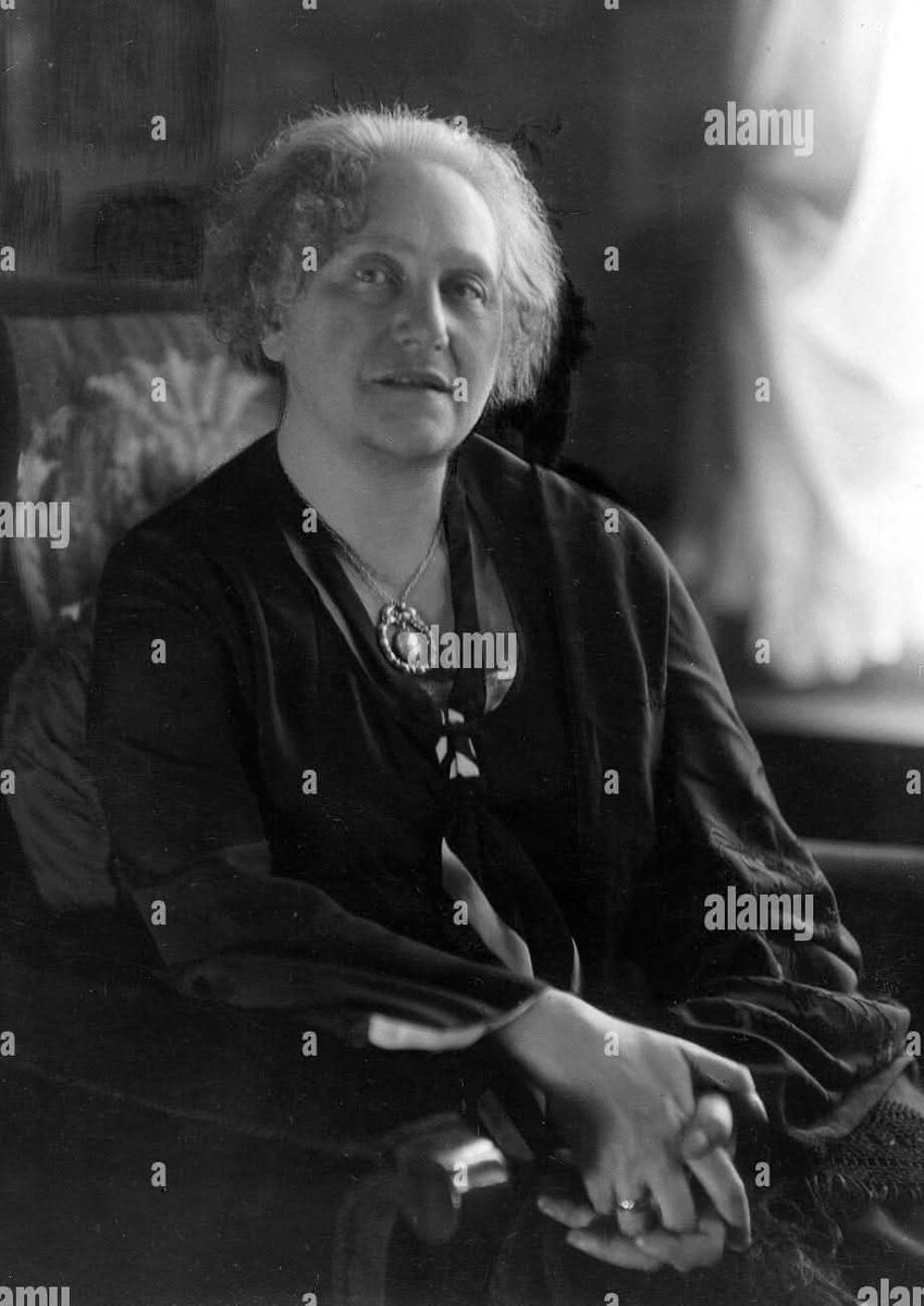MAVERIC68078049's tweet photo. This is Einstein's wife. 

What do you notice about "her"? https://t.co/Y0UBAiWPnA