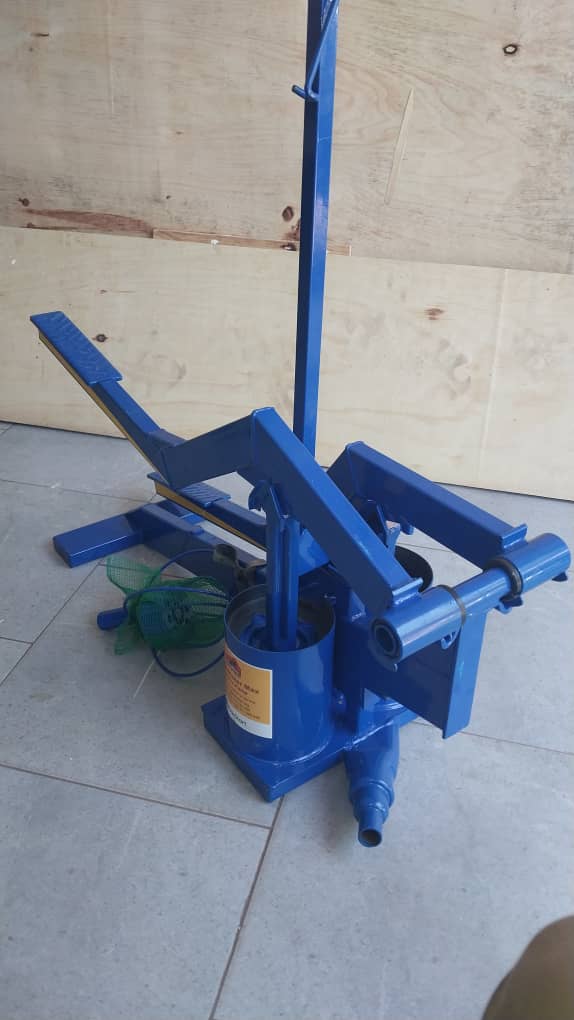 RBwengye's tweet photo. Treadle pumps quick sale at 550k.Please call or what's app 0701680975 https://t.co/J5iaffZe7M