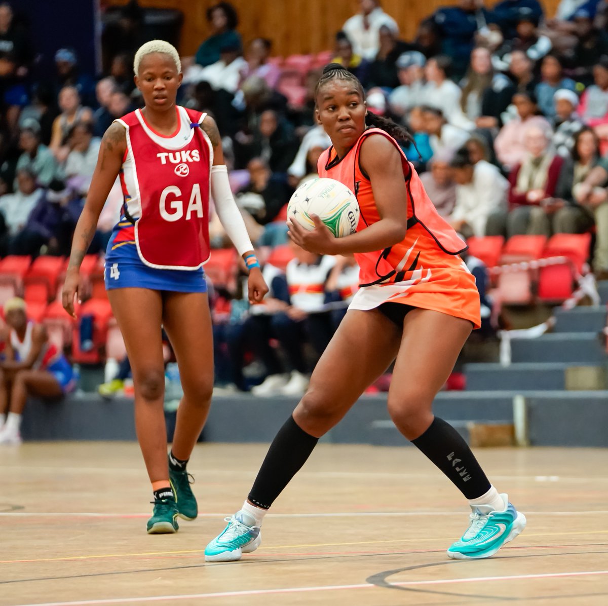 😮‍💨 Heartbreak for Tuks, History for UJ!

In one of the most intense clashes of the tournament -<a href="/UJ_Sport/">UJ Sport</a> edges past defending champs <a href="/TuksSport/">#TuksSport</a>  46–45 in an absolute nail-biter to book their spot in the final! 😱

WHAT A TREAT!🙌

#USSANetballChamps