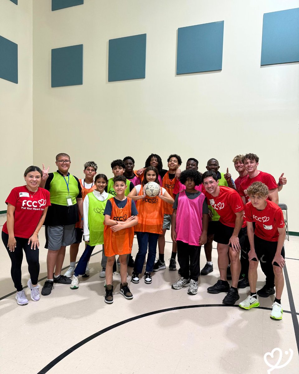 fccusaofficial's tweet image. Confidence starts with a voice. 💪⚽
At Pines Middle, Coach Luis let the kids lead—from warm-ups to sharing what soccer teaches them (like “I don’t give up, even when I miss”).
Thanks Hispanic Unity for backing the power of soccer to build confidence + community. ❤️
