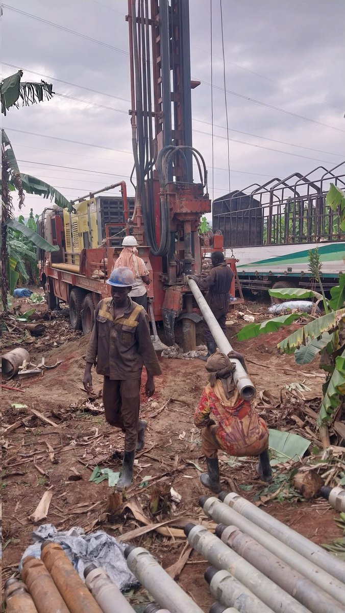 RBwengye's tweet photo. Drill your next borehole at only 20M including submersible pumpset https://t.co/N92fGCBTLw