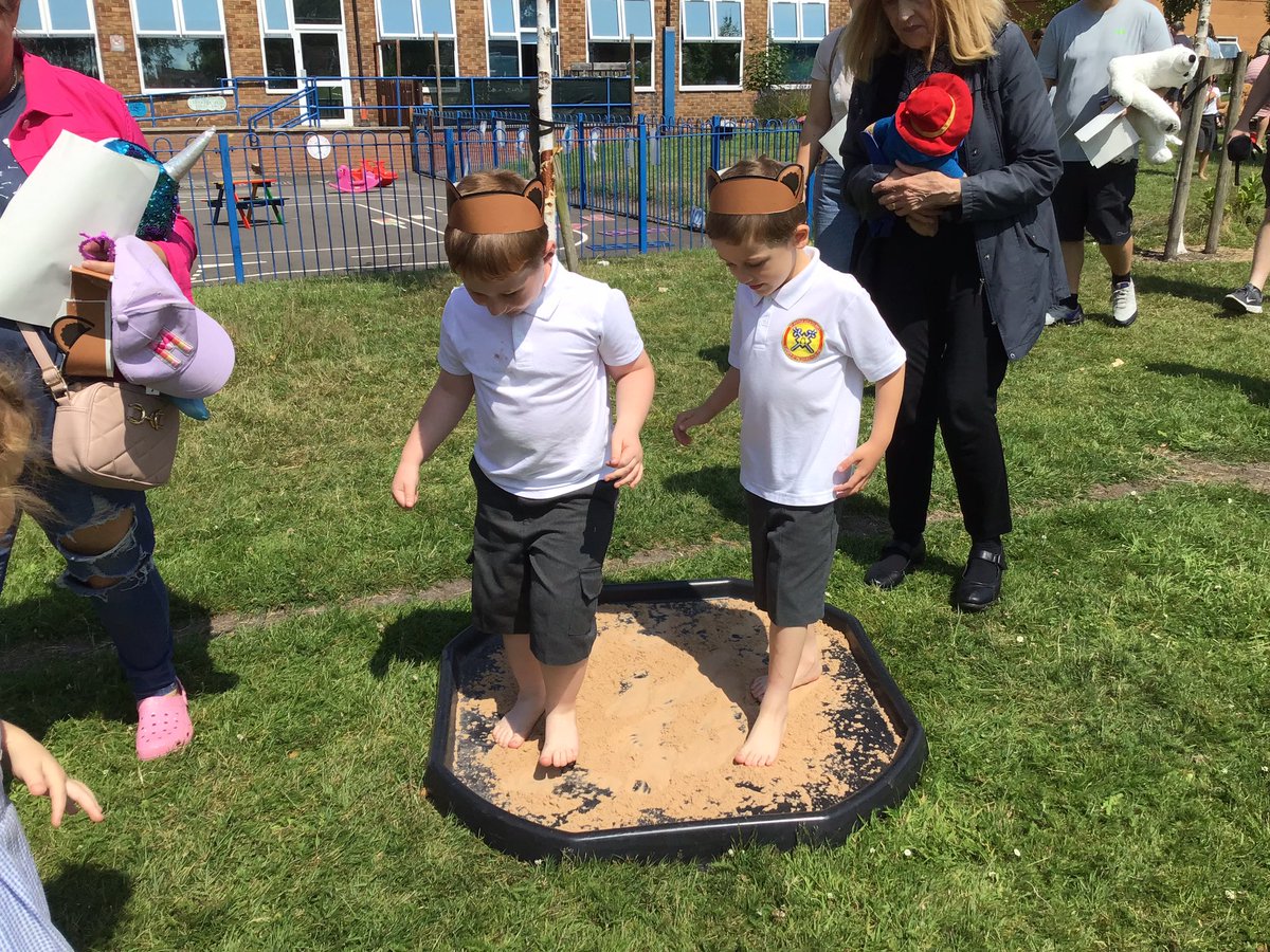 StPPPrimaryRec's tweet image. 🧸Our Reception class had a beary special Stay and Learn! We went on a bear hunt, tackled bear-themed activities, zoomed through an obstacle course, and ended with a lovely picnic. Sharing it all with our special people made it even more magical! #TeddyBearsPicnic #EYFSFun