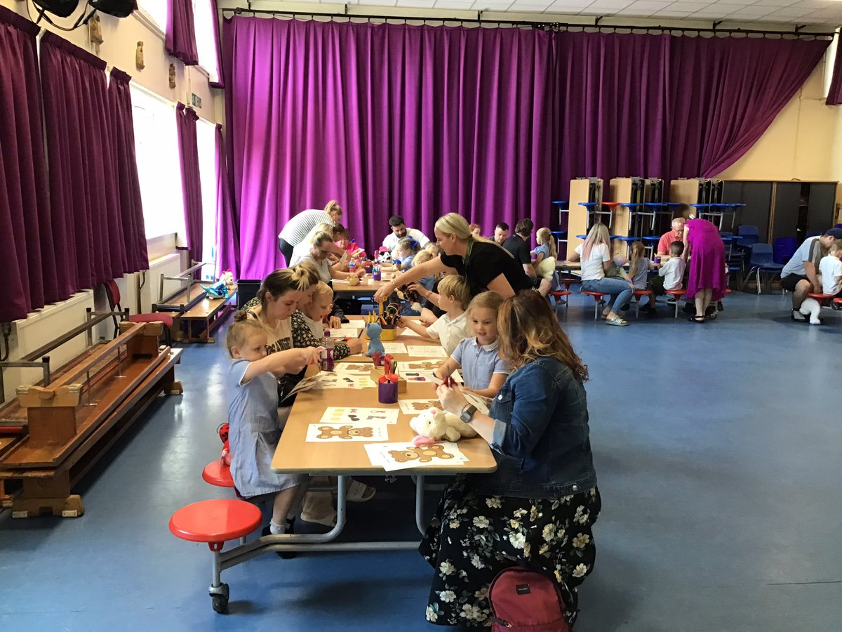 StPPPrimaryRec's tweet image. 🧸Our Reception class had a beary special Stay and Learn! We went on a bear hunt, tackled bear-themed activities, zoomed through an obstacle course, and ended with a lovely picnic. Sharing it all with our special people made it even more magical! #TeddyBearsPicnic #EYFSFun
