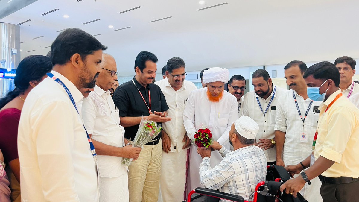 കണ്ണൂർ എംബാർക്കേഷൻ വഴി പരിശുദ്ധ ഹജ്ജിന് പോയ ഹാജിമാരുടെ ആദ്യസംഘത്തെ കഴിഞ്ഞ ദിവസം വിമാനത്താവളത്തിൽ സ്വീകരിക്കുകയുണ്ടായി. 159 പേരാണ് തിങ്കളാഴ്ച വൈകുന്നേരം എത്തിയ ആദ്യ വിമാനത്തിലുണ്ടായിരുന്നത്. ഈ മാസം 12 നകം കണ്ണൂർ വഴി യാത്ര തിരിച്ച മുഴുവൻ തീർഥാടകരും തിരിച്ചെത്തും.