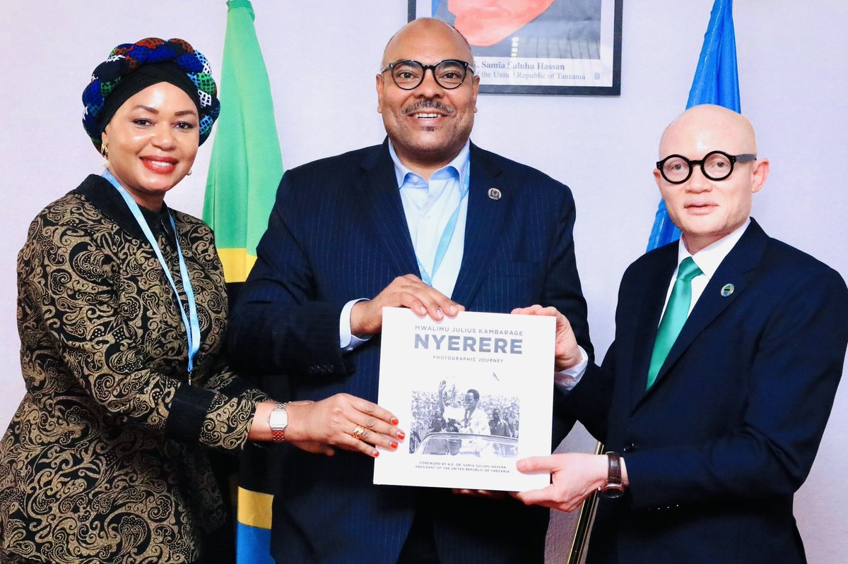 Ambassador Hoyce Temu, PhD (@hoycetemu) on Twitter photo Waziri wa Mambo ya Nje na Ushirikiano wa Afrika Mashariki Mheshimiwa <a href="/mahmoudkombo/">mahmoud Kombo</a> alipotembelea <a href="/UbaloziGeneva/">Tanzania Mission to The UN Office | Geneva</a> na kukabidhi kitabu cha Hayati Mwalimu Nyerere Rais wa Kwanza wa JMT๐น๐ฟ Kulia ni Balozi wa Tanzania na Mwakilishi wa Kudumu Geneva Mh. Dr. Abdallah Possi #booksdiplomacy Waziri wa Mambo ya Nje na Ushirikiano wa Afrika Mashariki Mheshimiwa <a href="/mahmoudkombo/">mahmoud Kombo</a> alipotembelea <a href="/UbaloziGeneva/">Tanzania Mission to The UN Office | Geneva</a> na kukabidhi kitabu cha Hayati Mwalimu Nyerere Rais wa Kwanza wa JMT๐น๐ฟ Kulia ni Balozi wa Tanzania na Mwakilishi wa Kudumu Geneva Mh. Dr. Abdallah Possi #booksdiplomacy