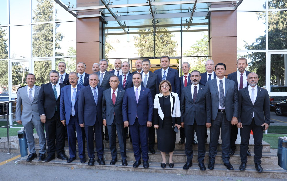 Gaziantep Ticaret Odası (@gaziantepto) on Twitter photo Başkanımız <a href="/MTuncayYildirim/">Mehmet Tuncay Yıldırım🇹🇷</a>, <a href="/TCSanayi/">Sanayi ve Teknoloji Bakanlığı</a> Bakanı Sayın <a href="/mfatihkacir/">Mehmet Fatih KACIR</a>'ın teşrifleriyle gerçekleştirilen <a href="/Gaziantep_OSB/">Gaziantep OSB</a> Müteşebbis Heyet Toplantısına katıldı. Başkanımız <a href="/MTuncayYildirim/">Mehmet Tuncay Yıldırım🇹🇷</a>, <a href="/TCSanayi/">Sanayi ve Teknoloji Bakanlığı</a> Bakanı Sayın <a href="/mfatihkacir/">Mehmet Fatih KACIR</a>'ın teşrifleriyle gerçekleştirilen <a href="/Gaziantep_OSB/">Gaziantep OSB</a> Müteşebbis Heyet Toplantısına katıldı.